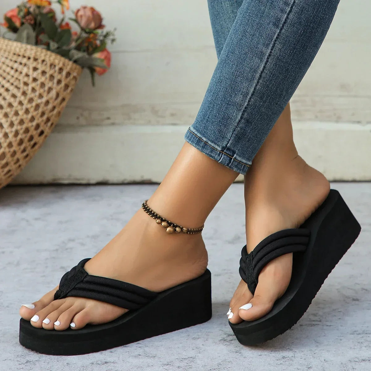 Womens Stylish Ultra Light Flip Flops Slides